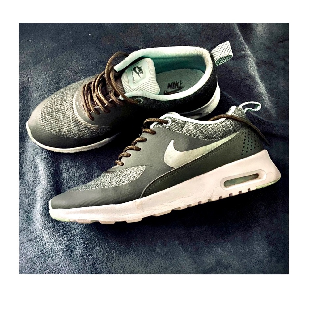 NIKE SNEAKERS